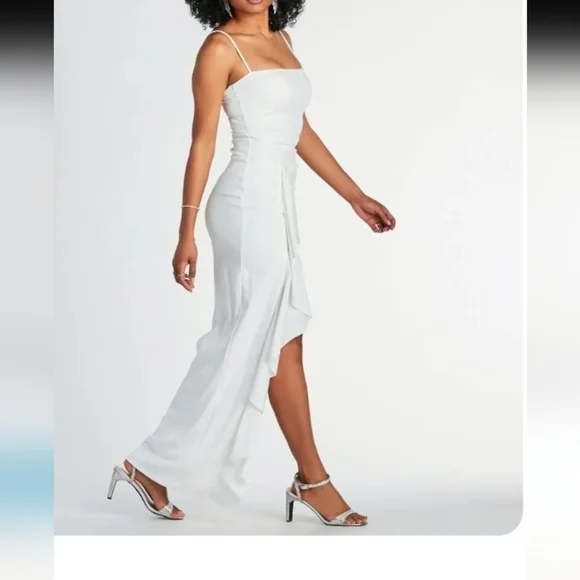 WINDSOR Maggie white Ruffled High Slit Crepe Formal Dress - Picture 2 of 10